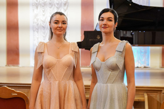 Соня и Тоня: дуэт ST-DUO выпускниц Гнесинки Софьи Сахновой и Антонины Лузько популяризирует русское фортепианное ансамблевое исполнительство