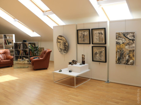 Череповецкая художница Елена Логинова показывает в Вологде «Светлый день, но вдруг...»