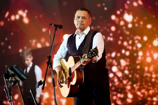 Идеи на выходные: концерт «Любэ», Фестиваль уличного кино, звуки Кремля, чеховский праздник и петербургская графика 