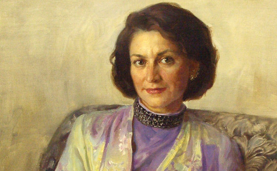 Портрет певицы и актрисы Елены Никитиной кисти Олега Бороздина показывает Шаламовский дом