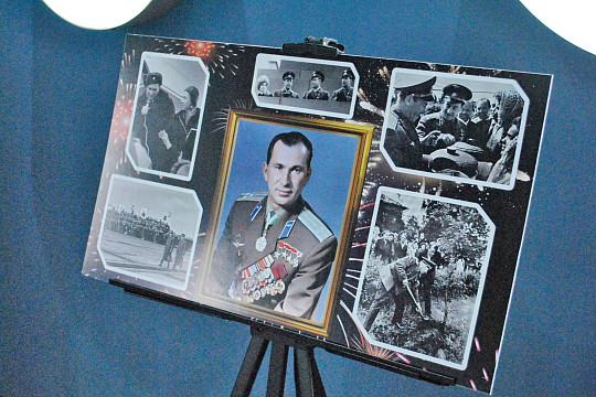 В череповецкой библиотеке создали передвижную выставку про космонавта Павла Беляева 