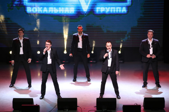 Концерт вокальной группы «VIVA» с участием звезд проекта «Голос» и «Три аккорда» смотрите прямо сейчас в проекте #Остаемсядома с музыкой