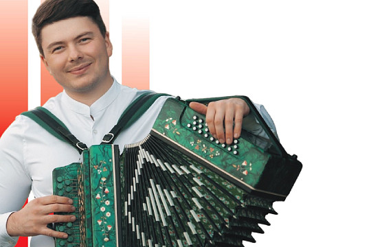 Народные и военные песни исполнит для череповчан известный гармонист Роман Габов 