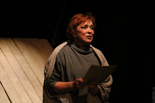 «Я говорю с тобой под свист снарядов...»: в Камерном драматическом театре представили премьеру «Говорит Ленинград»