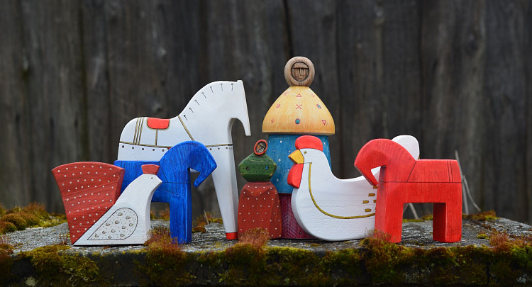 Куклы-панки, кубистический конь и другие работы череповецких художников Юрия и Евгении Безобразовых представлены в московском парке «Зарядье»