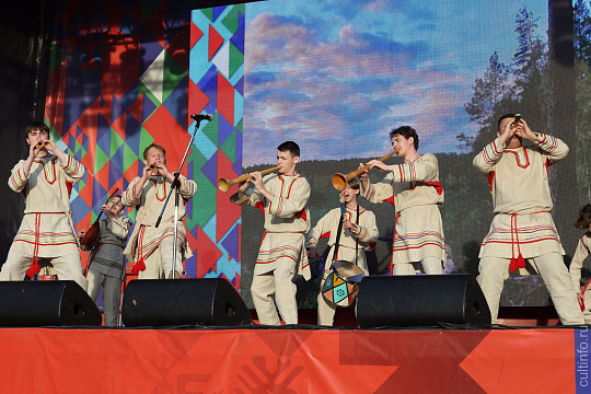 Вологодскому ансамблю народных инструментов «Русский сувенир» присвоено звание «Заслуженный коллектив народного творчества» 