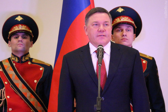Губернатор Вологодской области Олег Кувшинников поздравляет с Днем защитника Отечества
