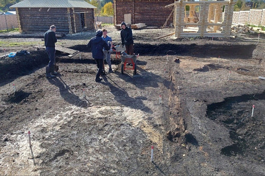 На раскопках в Тотьме обнаружен старинный рассолопровод