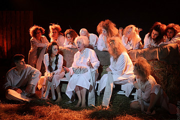 Хоррор по вологодскому фольклору: Мастерская «Звучать» представила новый спектакль «Сказочки»