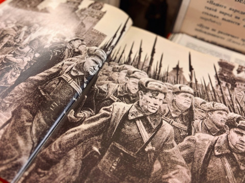 Самые разные издания о войне и Победе собрала на книжной выставке областная библиотека