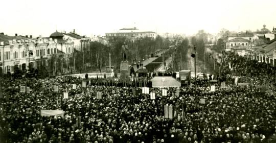 Как вологжане встречали бронзового Ленина, рассказывает проект «Архив 100х100»