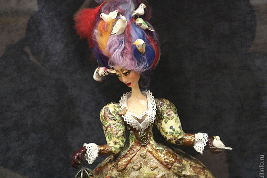 «Я играю в куклы всю жизнь»: выставка кукол актрисы Ангелины Ноздриной открылась в Вологде