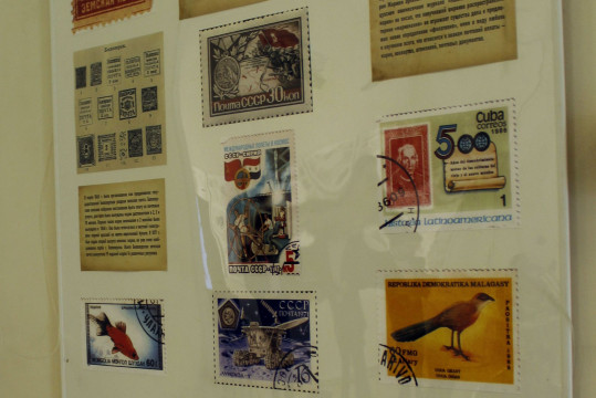 Старинные почтовые карточки, открытки, марки и значки возвращают в прошлое посетителей Белозерского музея