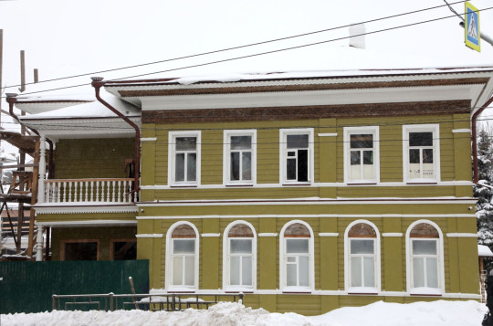 В Вологде на перекрестке Ленинградской и Октябрьской продолжается реставрация дома, где жила школьная любовь Варлама Шаламова