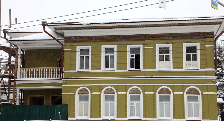 В Вологде на перекрестке Ленинградской и Октябрьской продолжается реставрация дома, где жила школьная любовь Варлама Шаламова