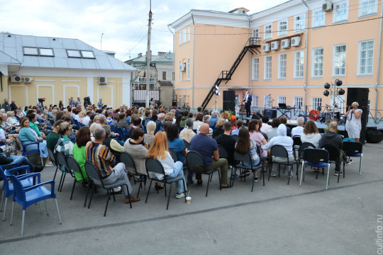 7 недель – 7 концертов: Филармонический дворик открывает новый сезон