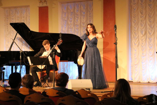 Плач нимфы и дуновение Зефира: музыку барокко представили вологжанам участники ансамбля «Компромисс» и певица Тамара Ломджария
