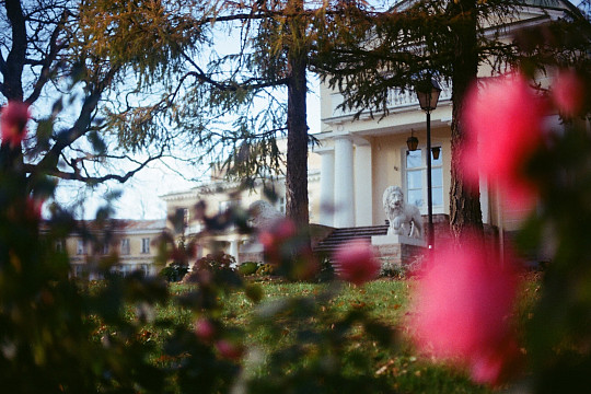 Древние обители и памятные места Вологды, снятые на пленочный фотоаппарат, можно увидеть в «Мире забытых вещей»
