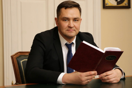 Начальник Департамента культуры и туризма области Владимир Осиповский поздравляет с Общероссийским днем библиотек