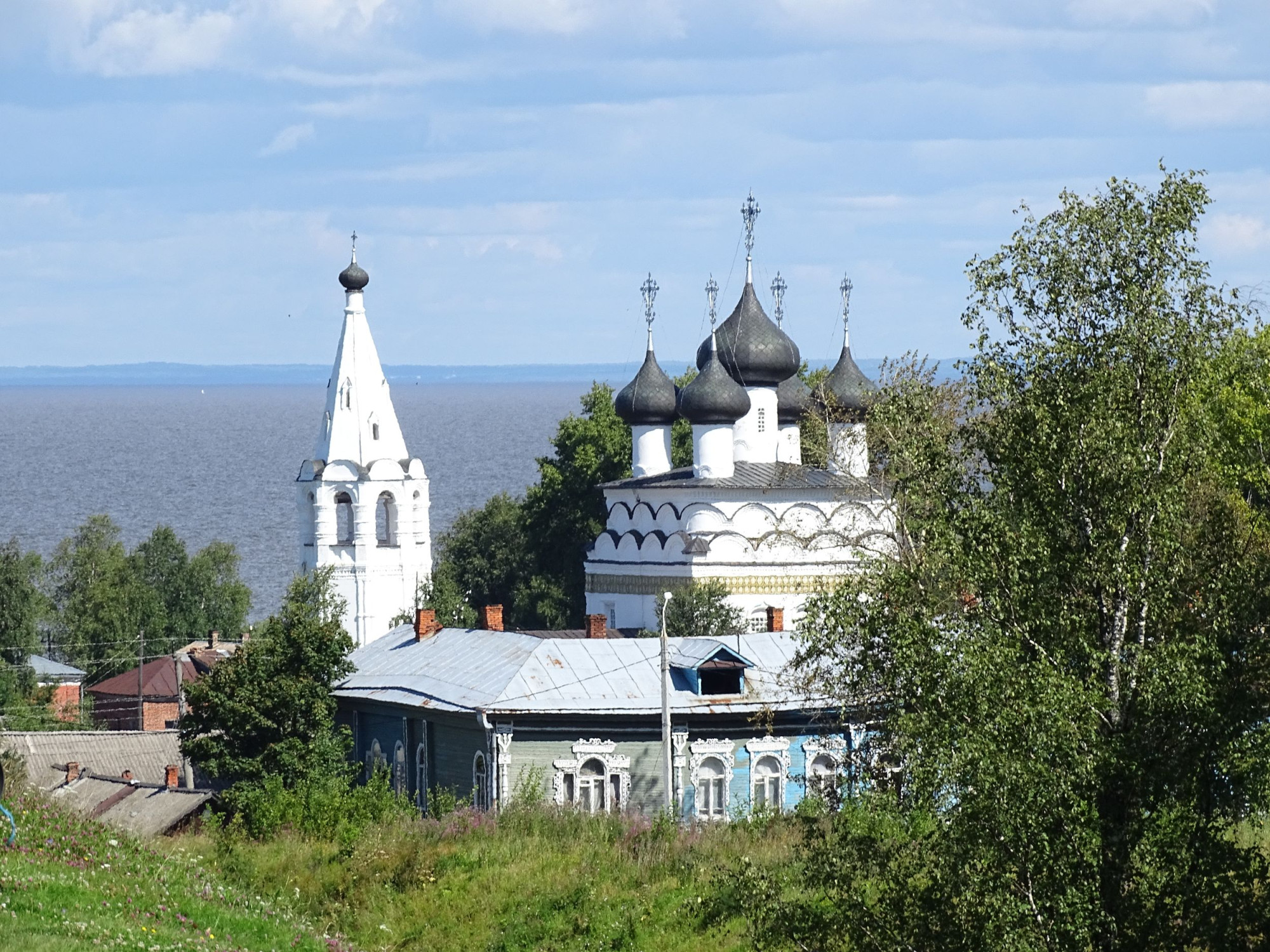 Вид с Белозерского вала на Храм Спаса Всемилостивого. Автор – Белозерский областной краеведческий музей