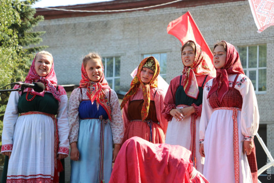 Песни и пляски, поляна сказителей и молодецкие забавы, «Играй гармонь» и помочи монастырю: в Кадуйском районе завершился Всероссийский фестиваль «Деревня – душа России»