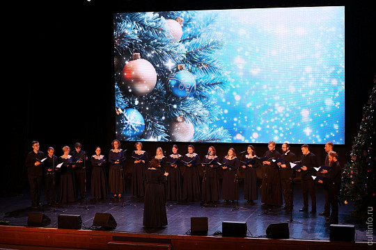 Участник шоу «Голос» Дмитрий Нестеров, смоленская группа «Пламя» и вологжане выступили на концерте в поддержку Заоникиевой Богородице-Владимирской пустыни