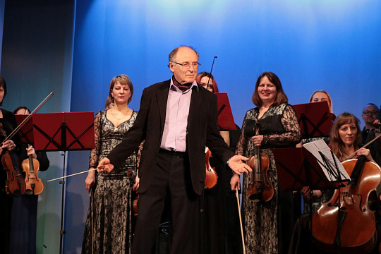 Тройной юбилей отметил на сцене театра кукол «Теремок» его режиссер Александр Волотовский