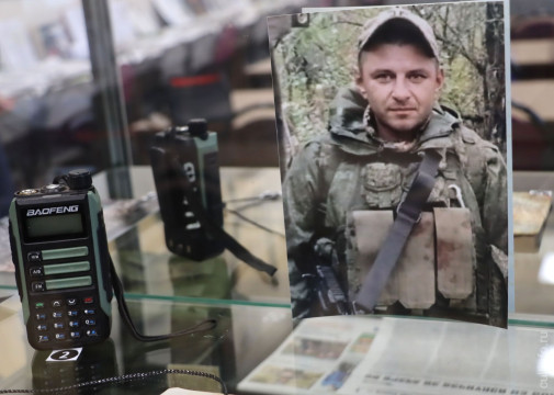 Патриотические выставки открылись в областной библиотеке к Дню защитника Отечества
