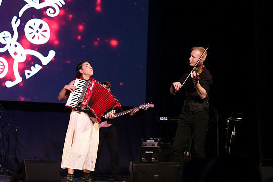 Балканский драйв и песни о любви: вечер пятницы вологжане провели с «Неизвестным композитором»
