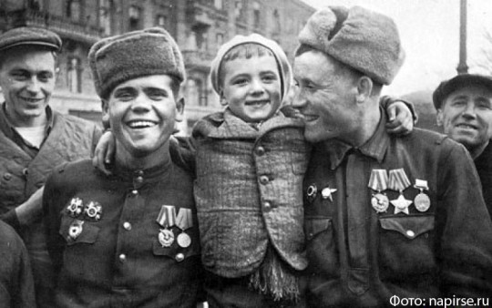 Военный журналист Александр Раевский встретился со школьниками в юношеской библиотеке