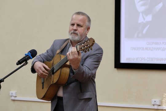 Музыкально-поэтический спектакль «…А значит любили и нас!» прозвучит в Доме Корбакова