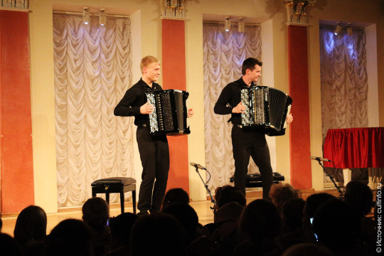 «На вершине Олимпа» оказались вологжане вместе с дуэтом баянистов «Masters Duo» – Александром Комельковым и Михаилом Наумовым