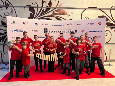 Вологодский коллектив «Русский сувенир» выступил на юбилее легендарного ансамбля «Русская песня» Надежды Бабкиной вместе с Газмановым и Пелагеей