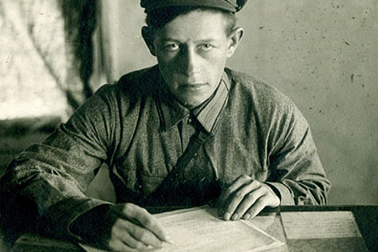 К Дню Победы вологодские реставраторы выполнили ремонт памятника Герою Советского Союза Николаю Аверину в Вытегорском районе