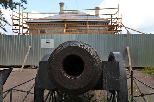 Начались реставрационные работы на крыше Дома Петра I