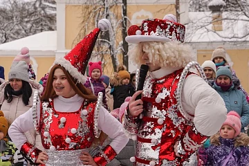 В Вологде стартовал фестиваль уличных театров «В гостях у сказки»