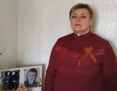 Песню «Вечный огонь» из фильма «Офицеры» исполняет Елена Серебрякова из города Пушкин