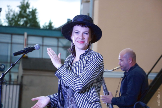 Джазовым концертом с использованием стиральной доски завершился летний сезон в филармоническом дворике