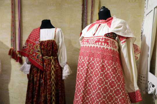 «Наряды Русского Севера» можно увидеть в «Резном палисаде»