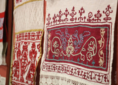 Лекцию об орнаментах старинной северорусской вышивки прочитает Ангелина Глебова в арт-пространстве FABRICA 