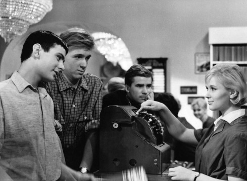 Фильм «Я шагаю по Москве» завтра можно бесплатно посмотреть в областной библиотеке