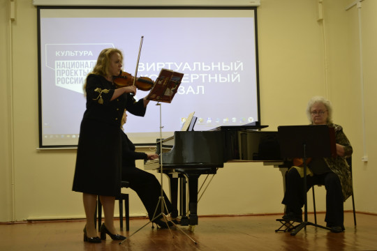 Первый в округе и 16-й в регионе: в Устюженской школе искусств открылся виртуальный концертный зал
