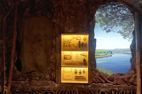 Новая выставка в Великом Устюге знакомит детей с известными археологами