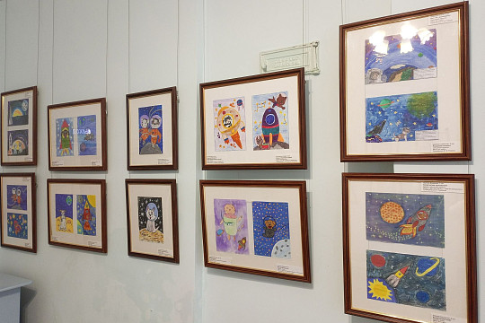 «Тайны космоса» изобразили юные художники Великого Устюга