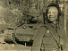 Лейтенант Сергей Орлов у своего танка, 1943. Кадр из фильма «Поэты Волховского фронта». Взят из группы vk.com/id302573288