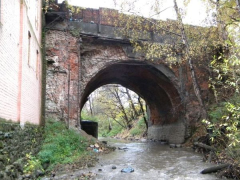Каменный мост и три деревянных дома проходят экспертизу