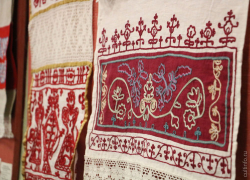 Увидеть «Вышивку в русской северной традиции» приглашает областной Центр народной культуры