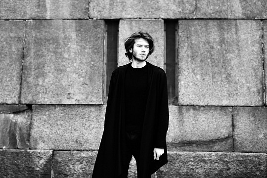 Петербургский писатель Антон Володин прочтет в Вологде лекцию «Есенин vs Маяковский» 