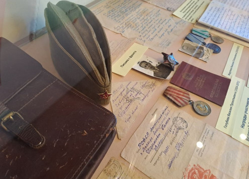 На экскурсию по выставке «Свидетели войны и Победы» приглашает областная библиотека