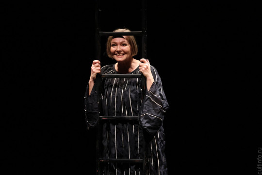 «Лестница в небо – мое ремесло»: премьеру по стихам Марины Цветаевой представила актриса Яна Лихотина 